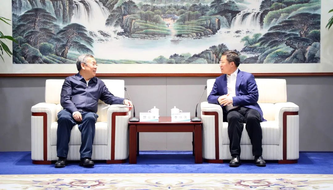 中國電氣裝備黨委書記、董事長李洪鳳會見國家開發(fā)銀行戰(zhàn)略客戶部總經(jīng)理邵立波