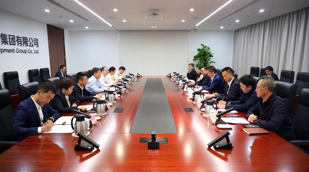 中國電氣裝備黨委書記、董事長李洪鳳會見上海市國資委黨委書記、主任賀青