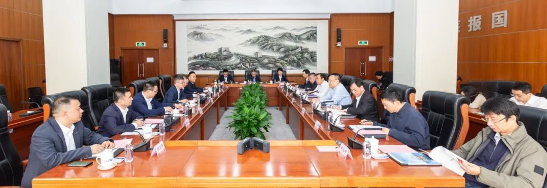 中核集團(tuán)會(huì)見(jiàn)特變電工黨委委員、總裁黃漢杰一行