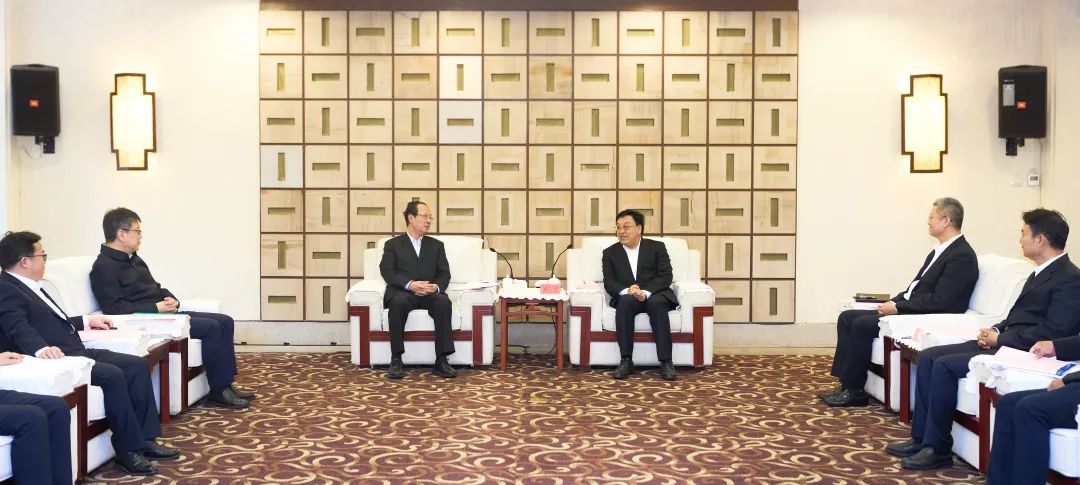 中國(guó)電建黨委書記、董事長(zhǎng)丁焰章拜會(huì)海南省委書記馮飛