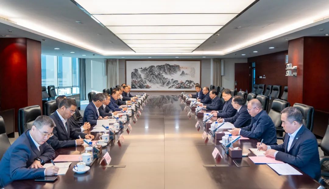 華電集團(tuán)黨組書記、董事長江毅會見中國中車黨委書記、董事長孫永才
