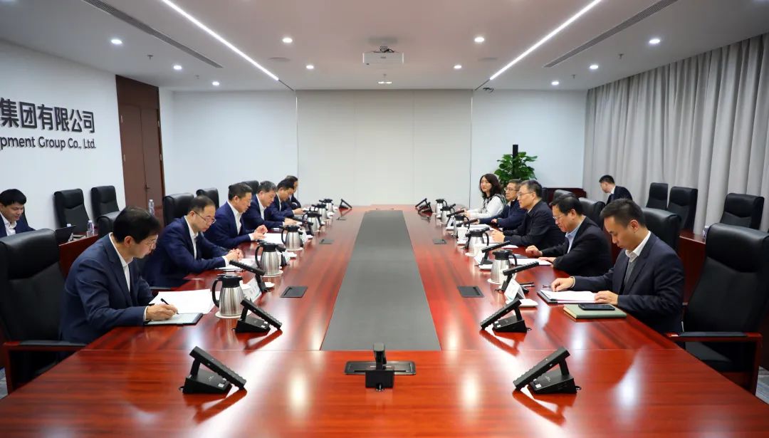 中國電氣裝備董事長李洪鳳、總經(jīng)理周群會見佛山市委書記唐屹峰
